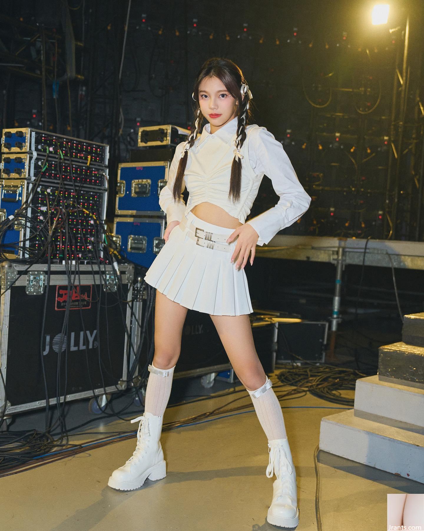 Hot girl “vicky__04.21” có biểu cảm ngây thơ, dễ thương khiến người ta mê mẩn! - Ảnh 7