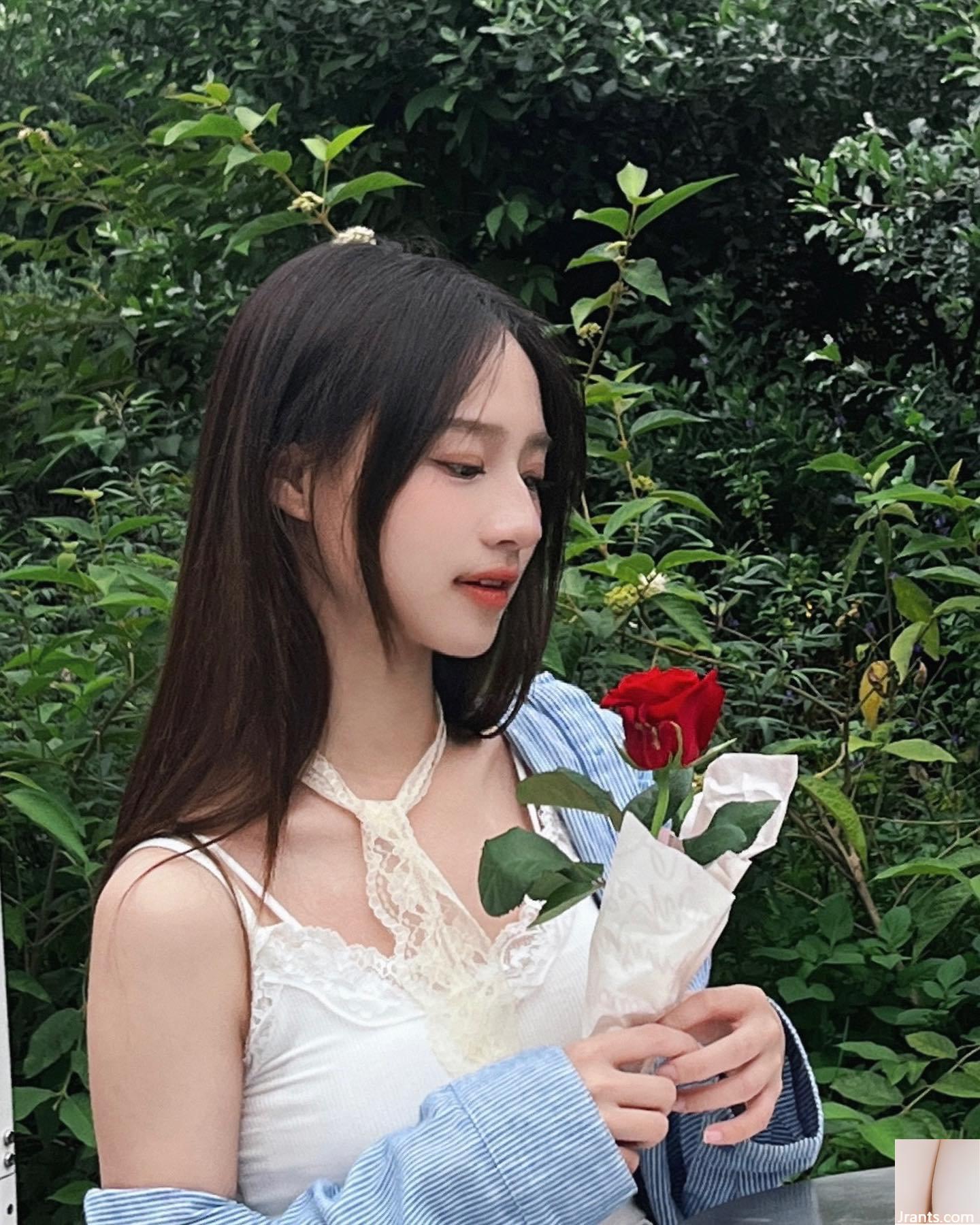 “Ghost Crystal Cai Cai CC” có dáng người chuẩn, trông rất nóng bỏng và quyến rũ. - Ảnh 10