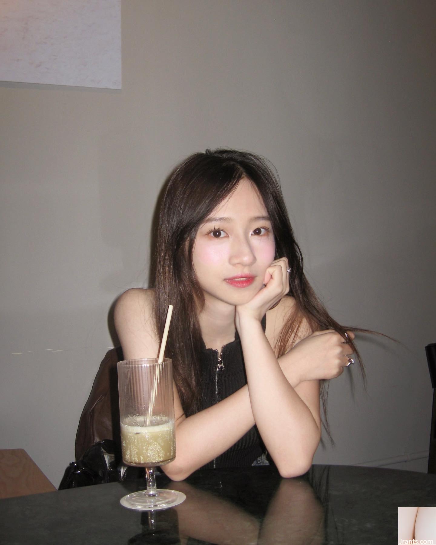 “Ghost Crystal Cai Cai CC” có dáng người chuẩn, trông rất nóng bỏng và quyến rũ. - Ảnh 13