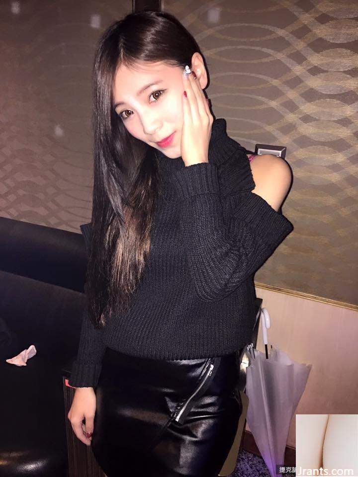 Cô gái ngọt ngào với bộ ngực đẹp cúp E ~ Zhang Zhumei ~ Dây vai tuột ra trong bức ảnh selfie, gợi cảm đến mức khơi dậy trí tưởng tượng (36P) - Ảnh 2