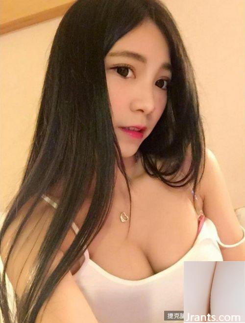 Cô gái ngọt ngào với bộ ngực đẹp cúp E ~ Zhang Zhumei ~ Dây vai tuột ra trong bức ảnh selfie, gợi cảm đến mức khơi dậy trí tưởng tượng (36P) - Ảnh 23