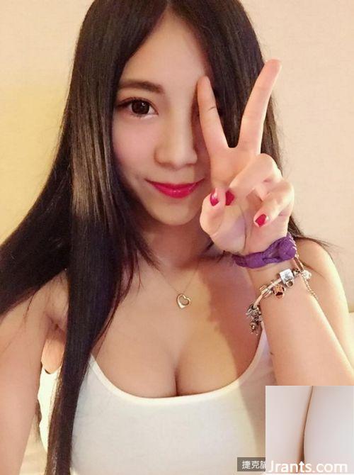 Cô gái E-cup Zhang Zhumei chụp ảnh selfie ngực khủng và vô tình làm mất dây vest (21P) - Ảnh 10