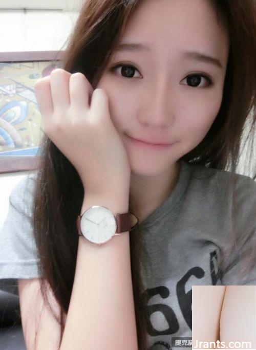 Hot girl chân dài Zhang Caining hóa trang thành CV và cư dân mạng cho rằng đôi chân đẹp của cô quá gợi cảm (12P) - Ảnh 10