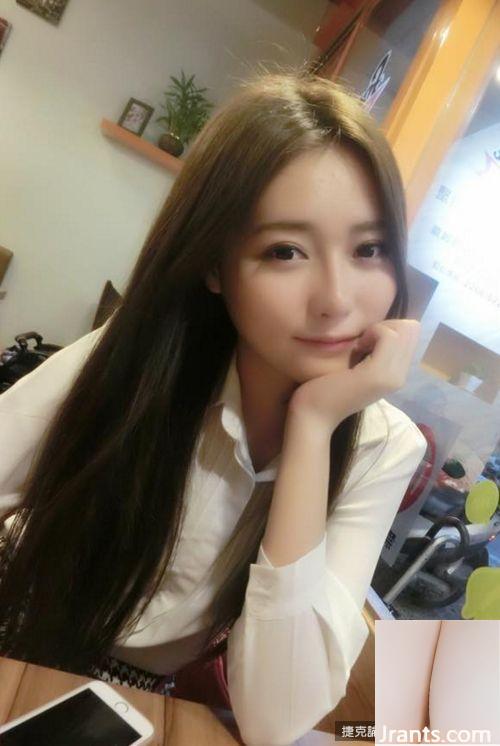 Hot girl chân dài Zhang Caining hóa trang thành CV và cư dân mạng cho rằng đôi chân đẹp của cô quá gợi cảm (12P) - Ảnh 12