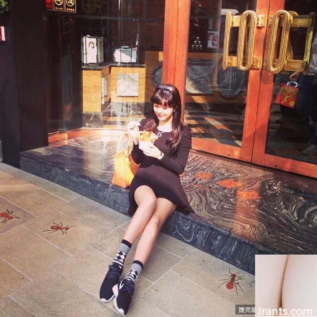 Nữ tiếp viên ~ Elly Tseng ~ Một đôi chân thon dài + bikini gợi cảm và nóng bỏng (24P) - Ảnh 17