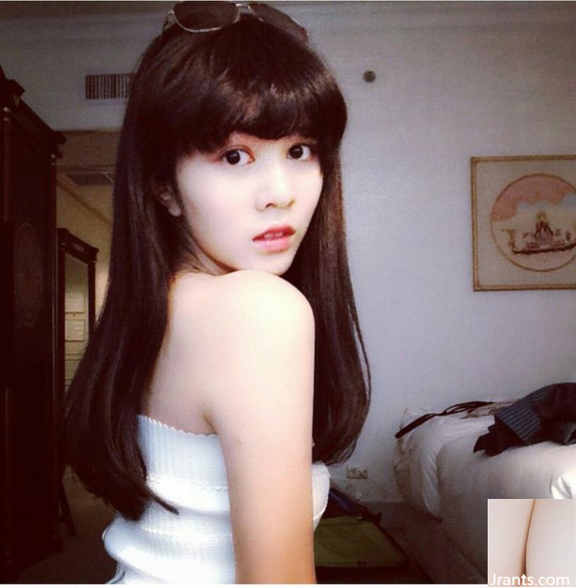 Nữ tiếp viên ~ Elly Tseng ~ Một đôi chân thon dài + bikini gợi cảm và nóng bỏng (24P) - Ảnh 4