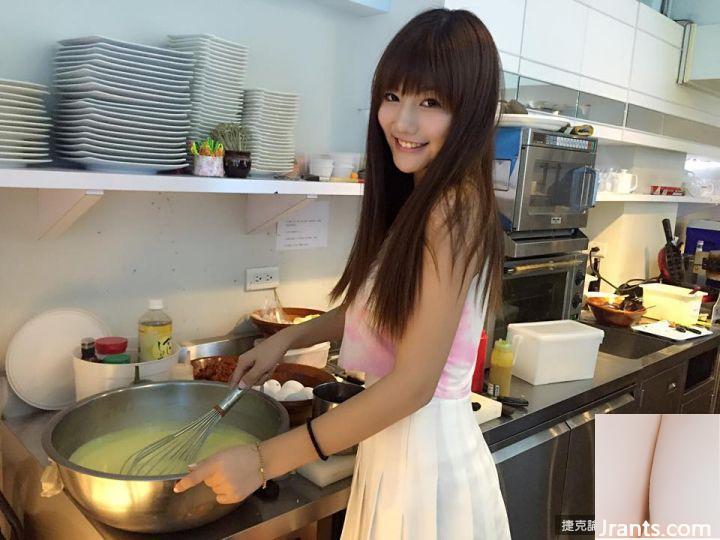 Người yêu gợi cảm 34D ~ Chen Wei ~ selfie bộ ngực căng tròn trong bộ bikini màu xanh (37P) - Ảnh 9