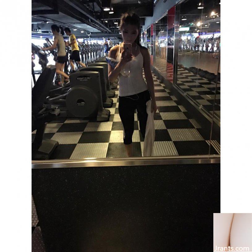 Cô gái tốt nghiệp trường trung học dạy nghề 32D Zhuang Jing ~ Rui Rui (Alice Lee) ~ vừa đứng dậy và chụp ảnh tự sướng với cặp kính trên cơ thể khoét sâu khoe bóng nóng bỏng (51P) - Ảnh 43