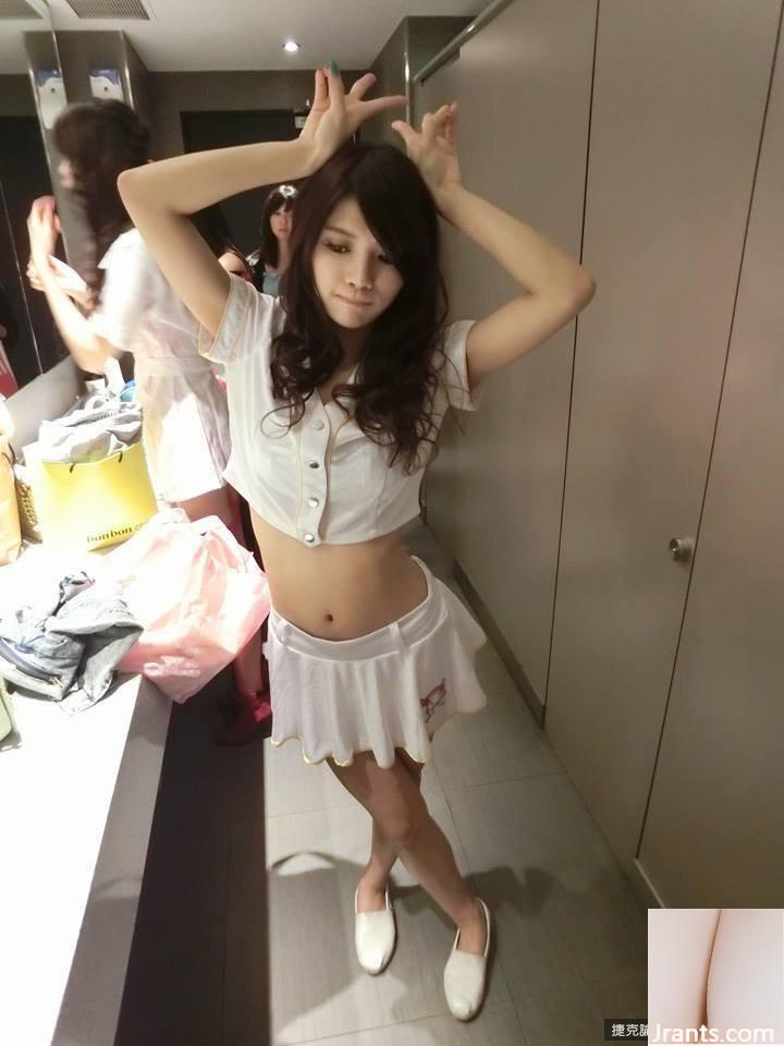 Cô gái tốt nghiệp trường trung học dạy nghề 32D Zhuang Jing ~ Rui Rui (Alice Lee) ~ vừa đứng dậy và chụp ảnh tự sướng với cặp kính trên cơ thể khoét sâu khoe bóng nóng bỏng (51P) - Ảnh 51