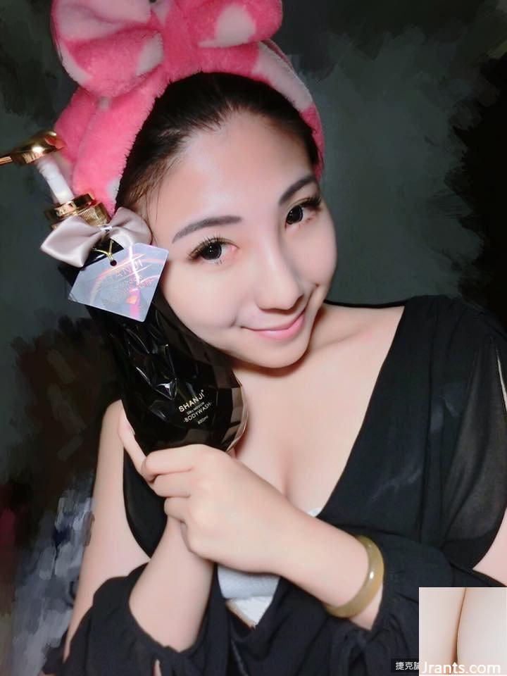 Hot girl nghiệp dư Sunshine ~ Xu Weiwei ~ Ảnh selfie khoét sâu gợi cảm trong công viên được bạn bè khen là dữ dằn (33P). - Ảnh 10