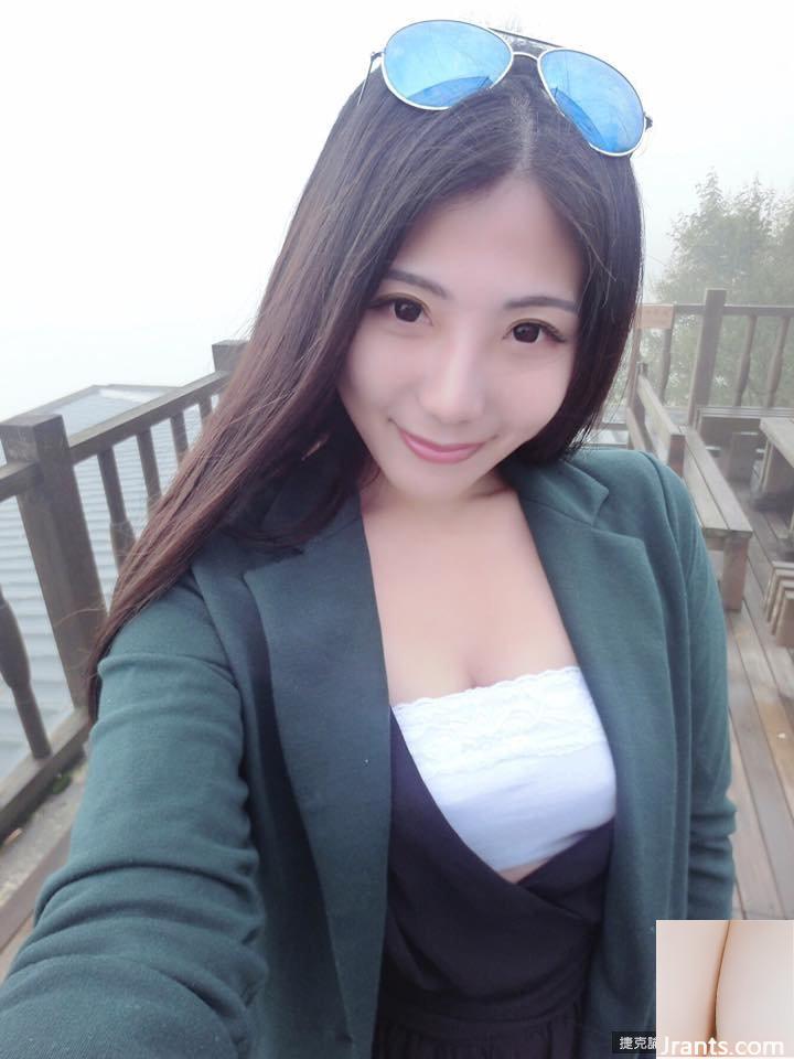 Hot girl nghiệp dư Sunshine ~ Xu Weiwei ~ Ảnh selfie khoét sâu gợi cảm trong công viên được bạn bè khen là dữ dằn (33P). - Ảnh 20