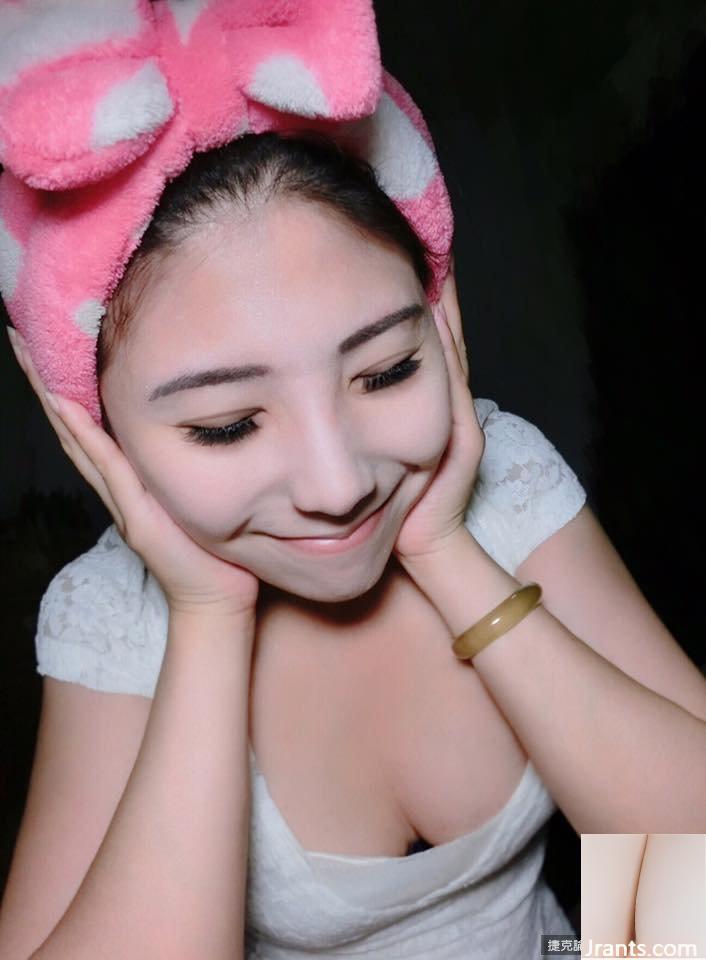 Hot girl nghiệp dư Sunshine ~ Xu Weiwei ~ Ảnh selfie khoét sâu gợi cảm trong công viên được bạn bè khen là dữ dằn (33P). - Ảnh 25