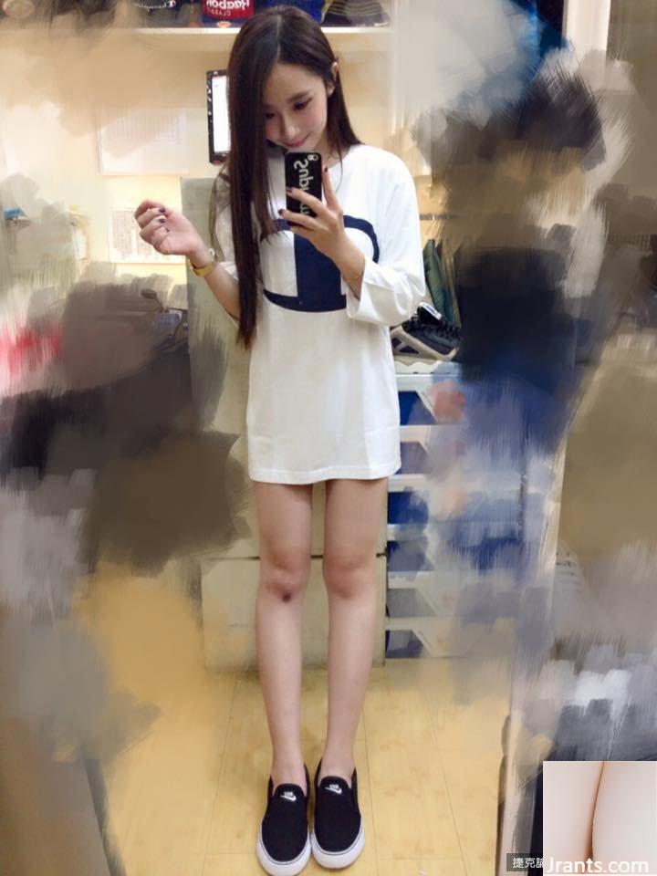 Cô chủ cửa hàng giày xinh đẹp có đôi mắt điện quyến rũ ~ Liao Ting ~ ngọt ngào ăn đậu đá và chụp ảnh trước ống kính, hiếm khi khoe vẻ gợi cảm của mình (60P - Ảnh 11