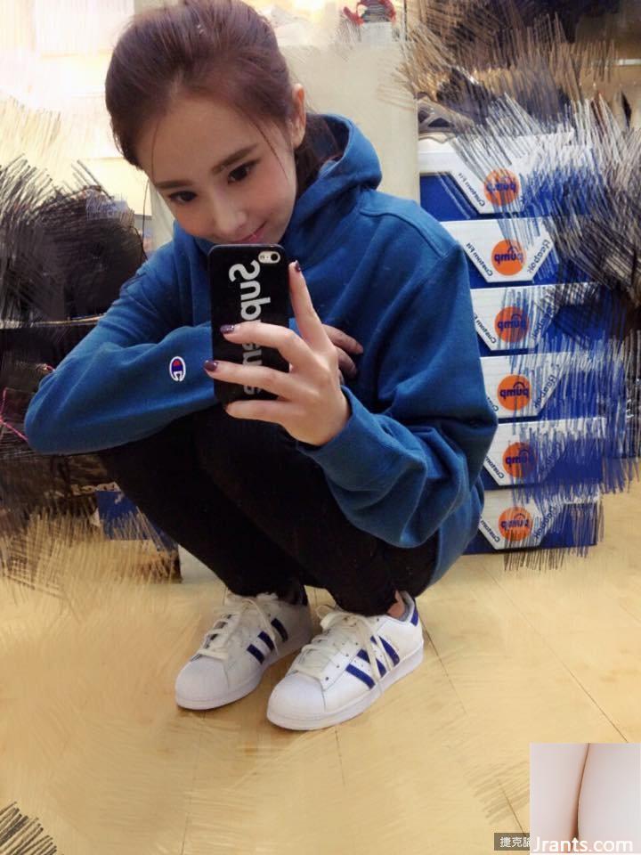 Cô chủ cửa hàng giày xinh đẹp có đôi mắt điện quyến rũ ~ Liao Ting ~ ngọt ngào ăn đậu đá và chụp ảnh trước ống kính, hiếm khi khoe vẻ gợi cảm của mình (60P - Ảnh 37