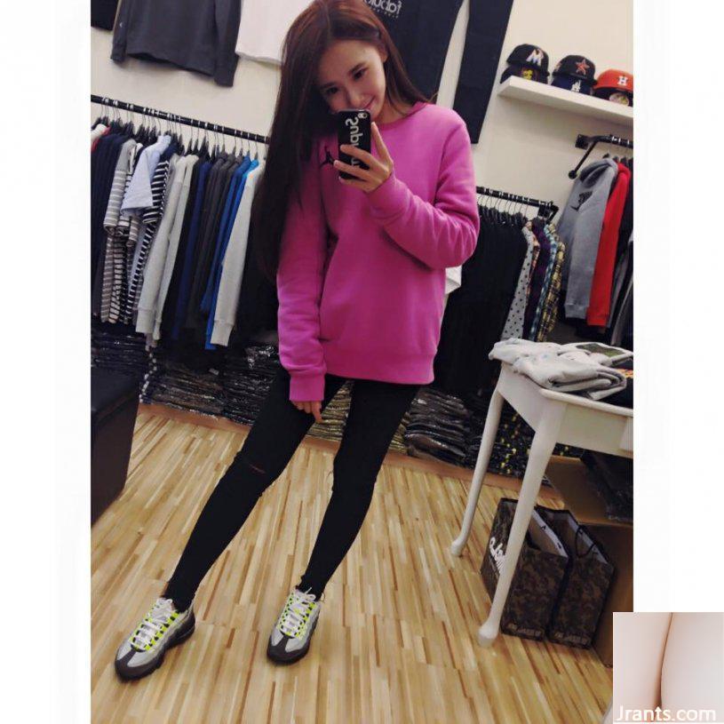 Cô chủ cửa hàng giày xinh đẹp có đôi mắt điện quyến rũ ~ Liao Ting ~ ngọt ngào ăn đậu đá và chụp ảnh trước ống kính, hiếm khi khoe vẻ gợi cảm của mình (60P - Ảnh 50