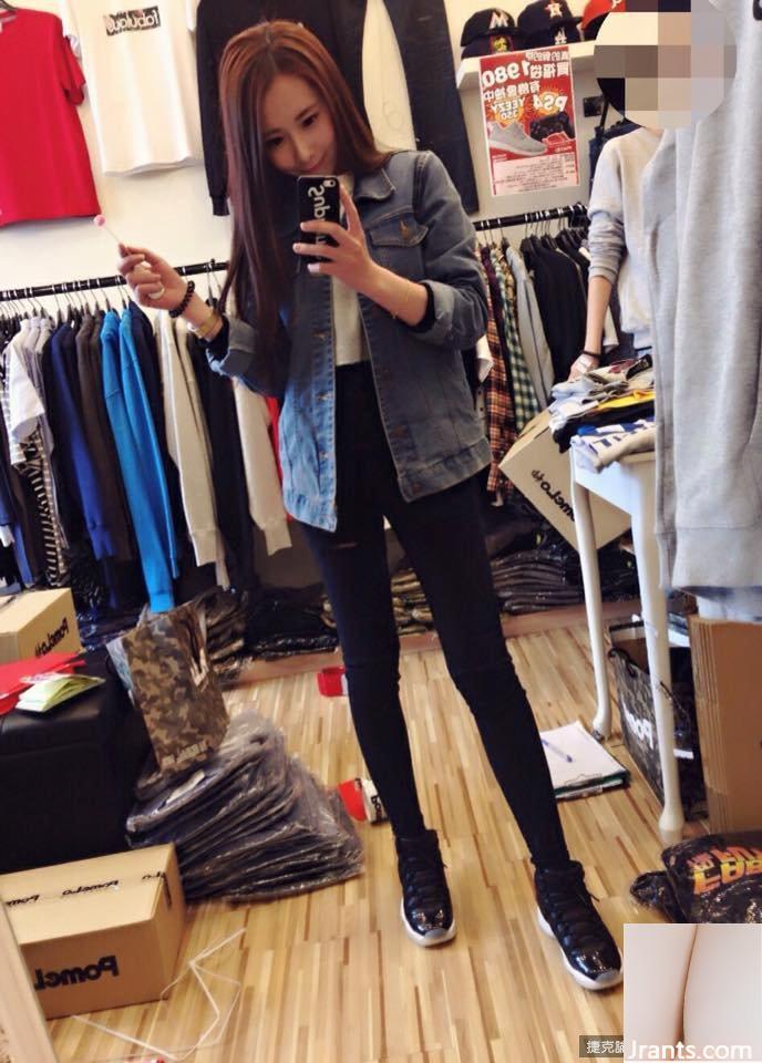 Cô chủ cửa hàng giày xinh đẹp có đôi mắt điện quyến rũ ~ Liao Ting ~ ngọt ngào ăn đậu đá và chụp ảnh trước ống kính, hiếm khi khoe vẻ gợi cảm của mình (60P - Ảnh 55