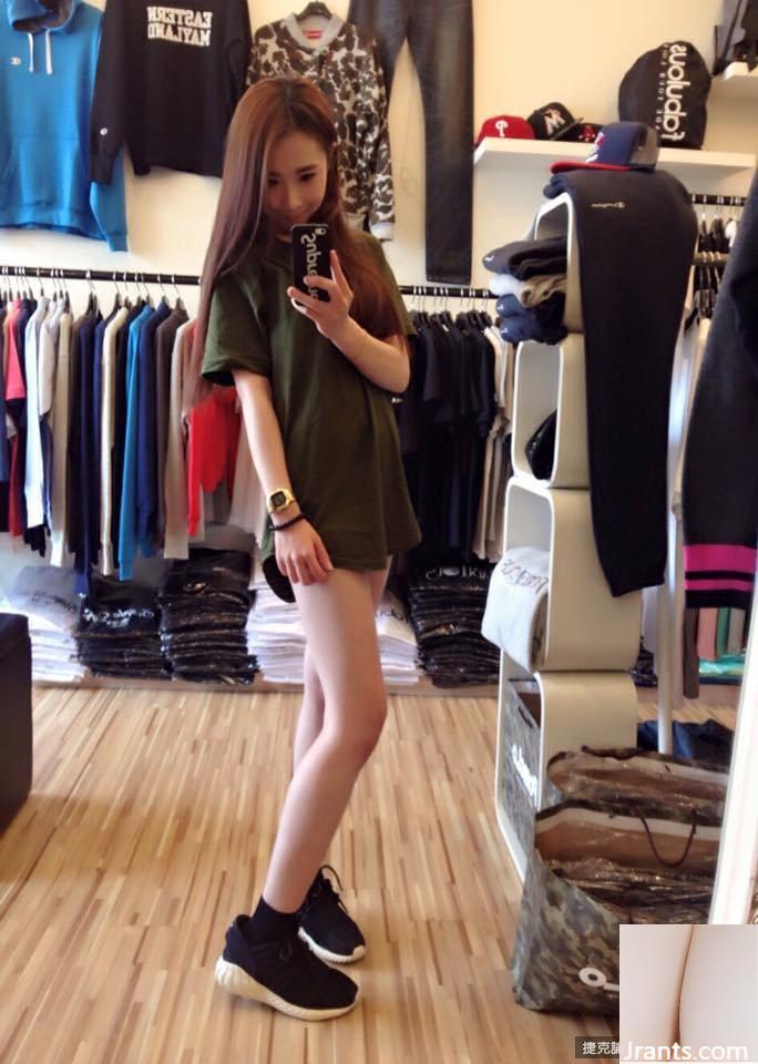 Cô chủ cửa hàng giày xinh đẹp có đôi mắt điện quyến rũ ~ Liao Ting ~ ngọt ngào ăn đậu đá và chụp ảnh trước ống kính, hiếm khi khoe vẻ gợi cảm của mình (60P - Ảnh 56