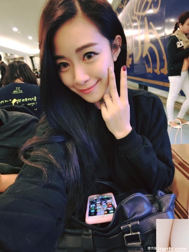 Bộ ngực 32D Madou ~ Xiaoqing Laura Ku ~ Chỉ mặc đồ lót gợi cảm bên trong chiếc túi đeo rỗng, để lộ quả bóng đầy đặn của cô ấy (73P) - Ảnh 22