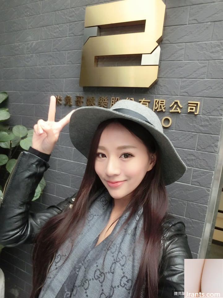 Cô em gái ngọt ngào gợi cảm Madou~Amber~ khoe ngực tại triển lãm (65P) - Ảnh 24