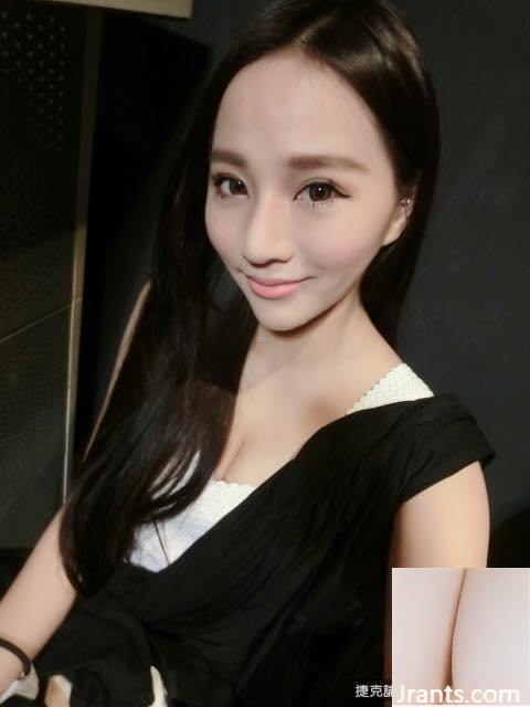 Cô em gái ngọt ngào gợi cảm Madou~Amber~ khoe ngực tại triển lãm (65P) - Ảnh 48