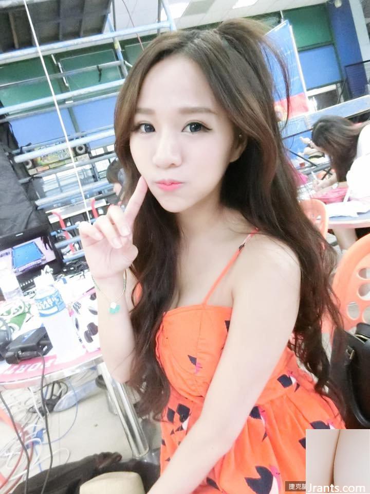 Cô em gái ngọt ngào gợi cảm Madou~Amber~ khoe ngực tại triển lãm (65P) - Ảnh 55