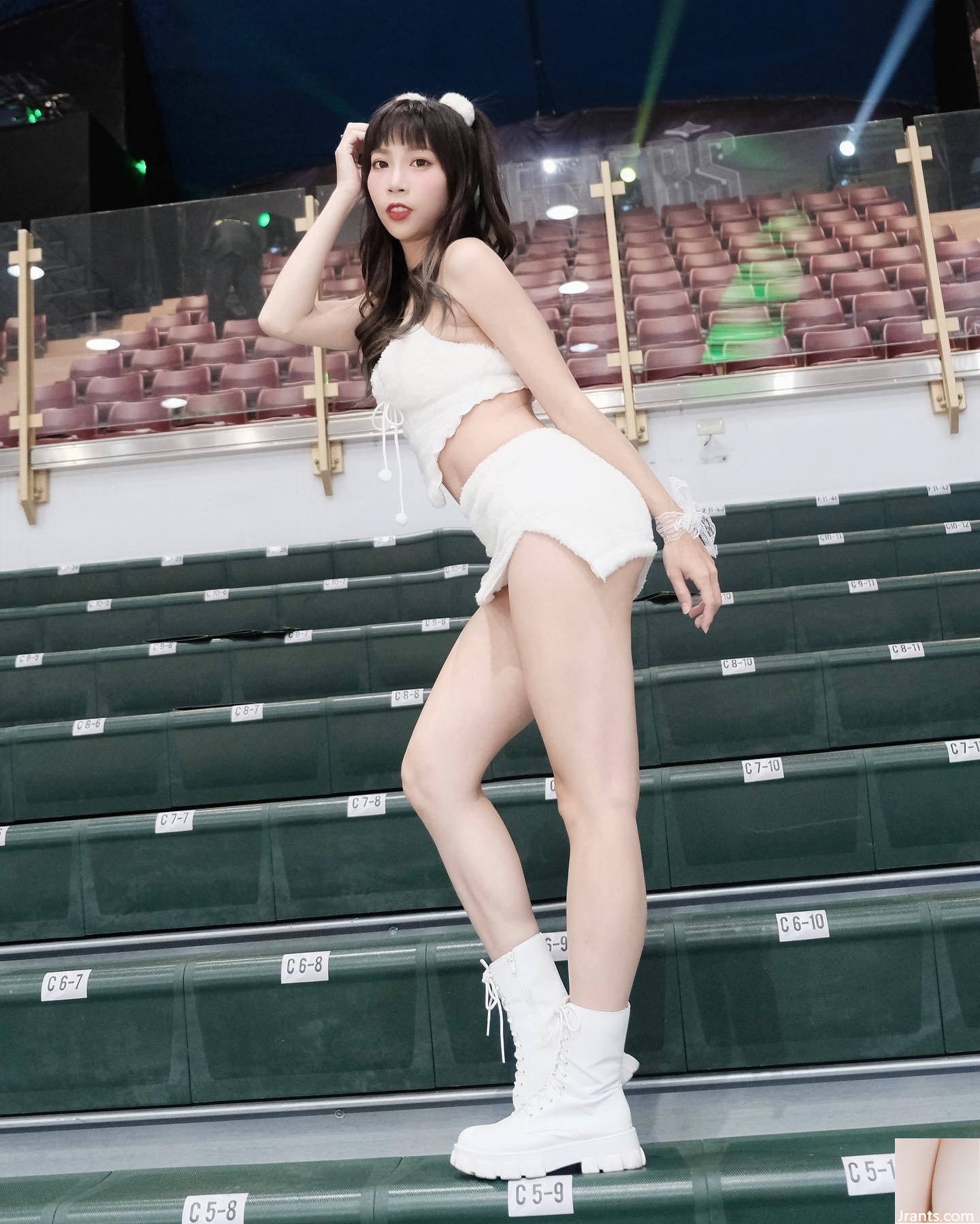 Nụ cười ngọt ngào “Liang Yuanyuan” đầy cám dỗ và khơi dậy không giới hạn (12P) - Ảnh 2