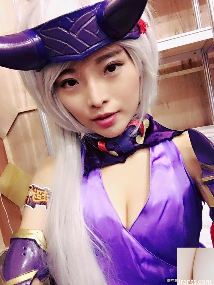 Bông hoa ngọt ngào trong triển lãm Shi Xiaojuner bất ngờ hóa ra là giáo viên thể dục (25P) - Ảnh 4