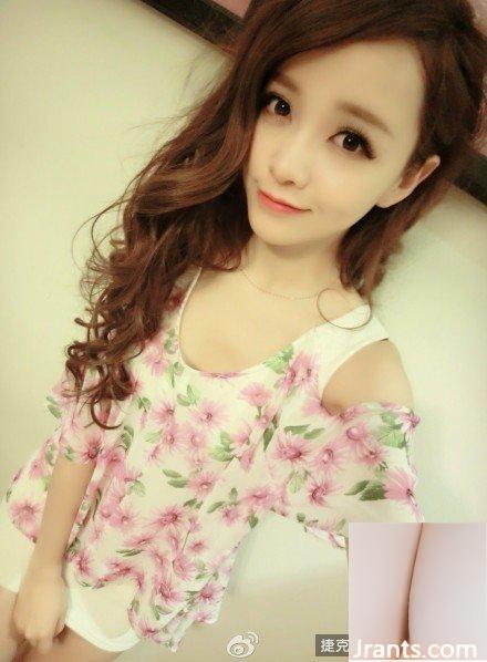 Người mẫu nhỏ nhắn với khí chất tươi tắn ~ Huang Yilin B (81P)