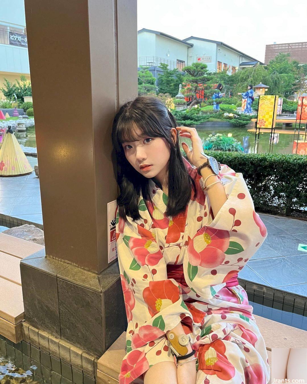 April, một cô gái xinh đẹp đến từ Hong Kong, có khuôn mặt siêu ngọt ngào, những đường cong thanh mảnh và khí chất quyến rũ. Cô ấy cũng có trang phục bikini trên ig, khiến một số cư dân mạng không khỏi phải ghen tị.