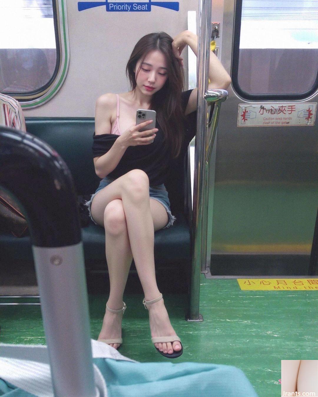 Hot girl “Wang Yujin” đến từ Đài Loan có khuôn mặt và vóc dáng hoàn hảo. Cô hiện có 45.000 người hâm mộ trên ig.