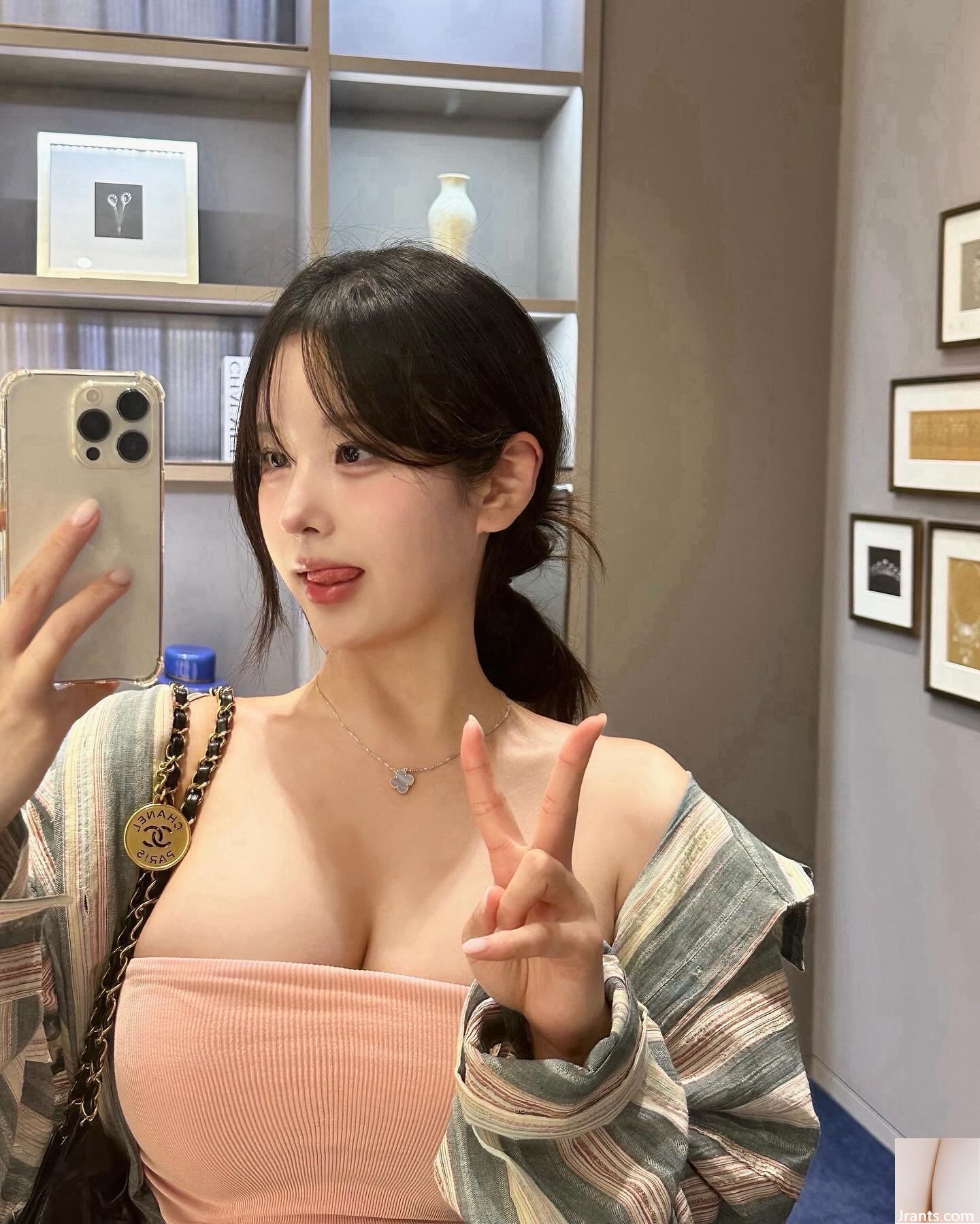 Cô gái ngọt ngào “” có bộ ngực tròn và đẹp quyến rũ đến mức bạn sẽ yêu cô ấy ngay từ cái nhìn đầu tiên (18P) - Ảnh 10