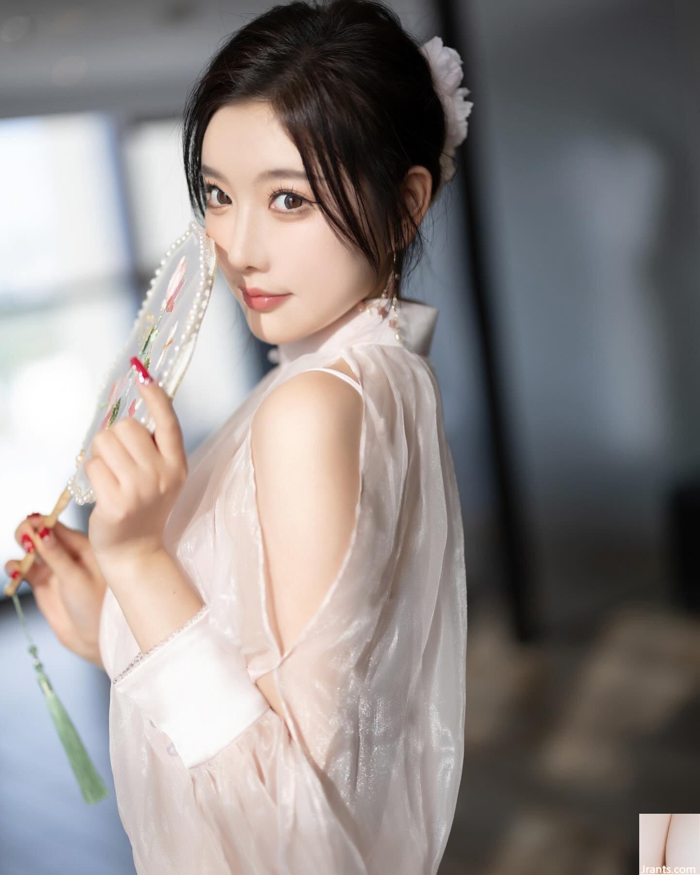 Thân hình trắng trẻo và nụ cười đặc trưng của “Yang Cheng Cheng'er” thật ngọt ngào, đường cong đầy đặn và sâu (16P) - Ảnh 7