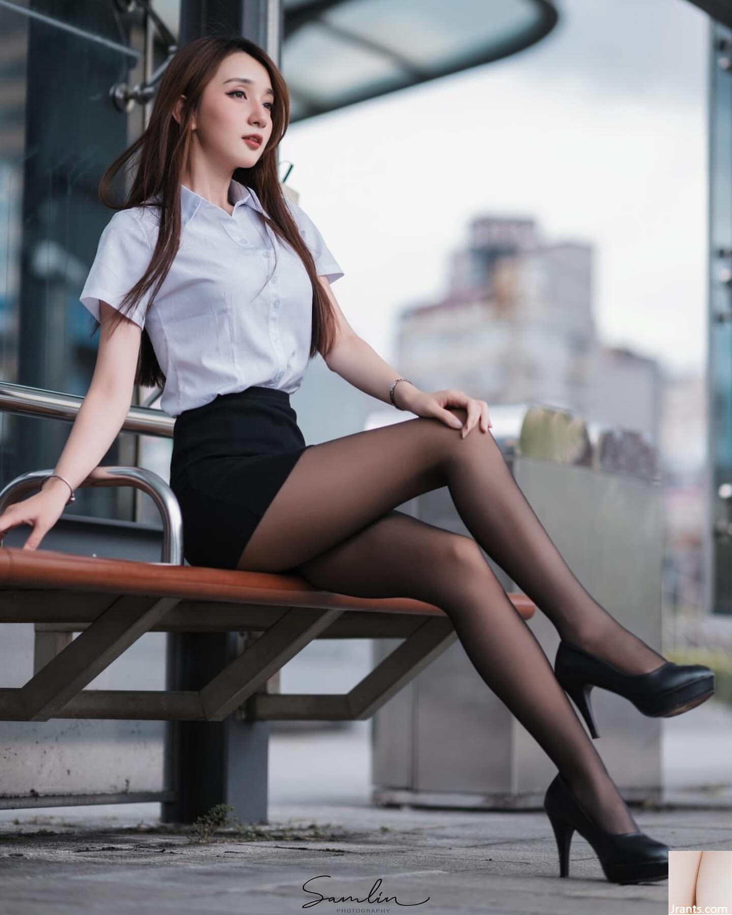 Cô hầu gái “Qiao Ai” trong chiếc tất đen ngọt ngào, để lộ ngực và khoe đôi chân dài (16P) - Ảnh 10