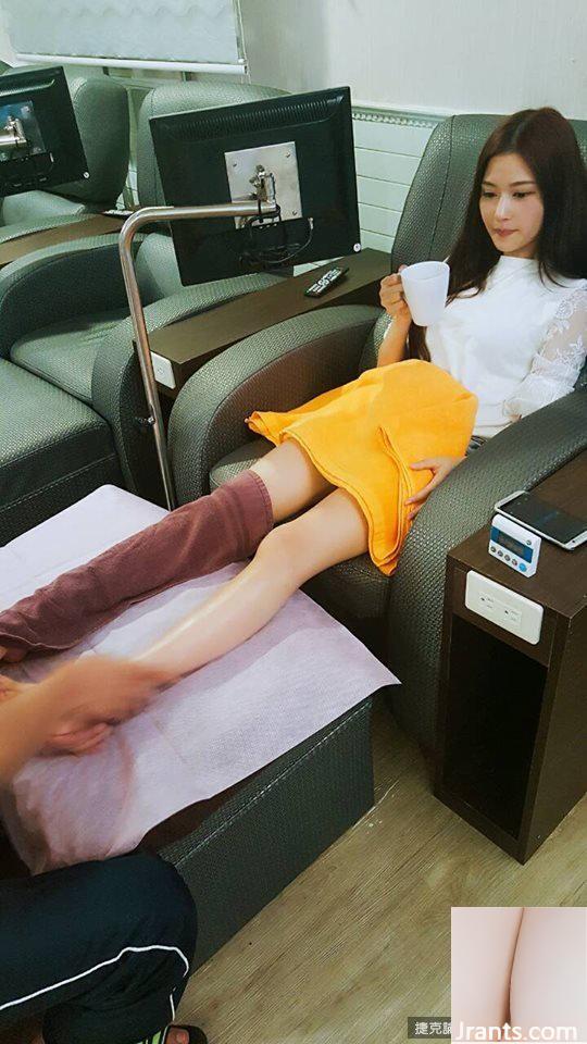 Ngực 32D, ngực và chân đẹp Tiancai ~ Xu Huiling ~ Ảnh selfie cắt thấp trên xe với đường sự nghiệp dài bắt mắt (50P+Facebook) (57P) - Ảnh 15