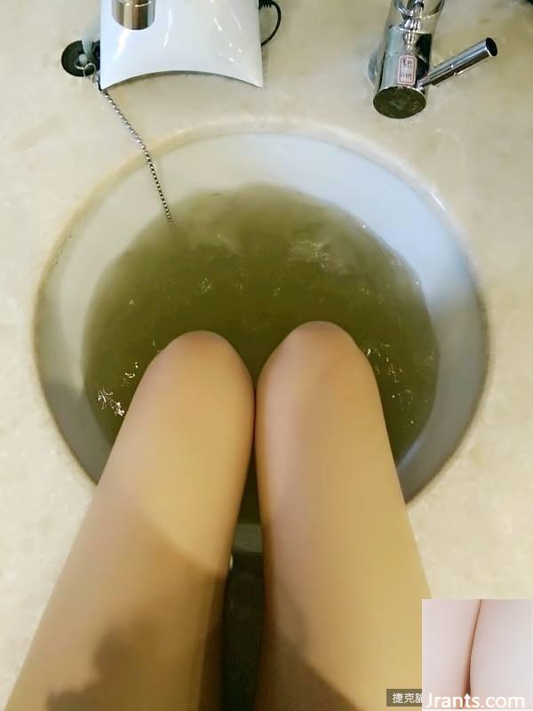 Ngực 32D, ngực và chân đẹp Tiancai ~ Xu Huiling ~ Ảnh selfie cắt thấp trên xe với đường sự nghiệp dài bắt mắt (50P+Facebook) (57P) - Ảnh 16