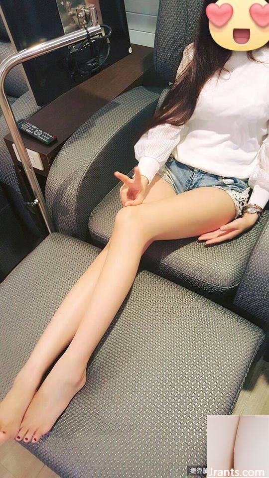 Ngực 32D, ngực và chân đẹp Tiancai ~ Xu Huiling ~ Ảnh selfie cắt thấp trên xe với đường sự nghiệp dài bắt mắt (50P+Facebook) (57P) - Ảnh 22