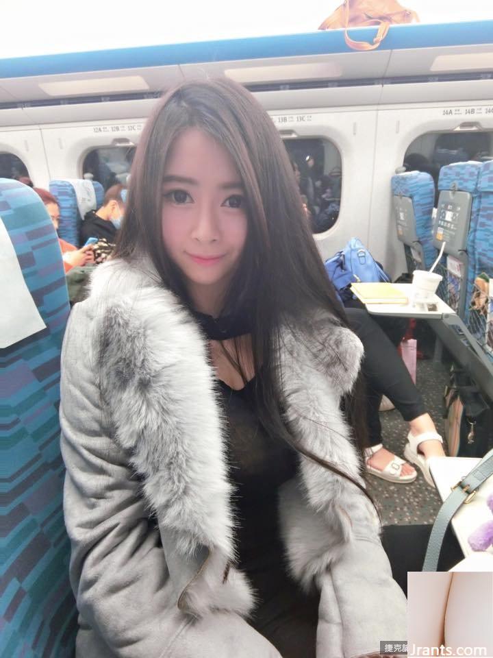 Bà chủ G-cup ~ Liu Liuning ~ selfie bikini đỏ nóng bỏng với vòng nâng tập trung và bộ ngực đẹp quá đầy đặn (69P) - Ảnh 47