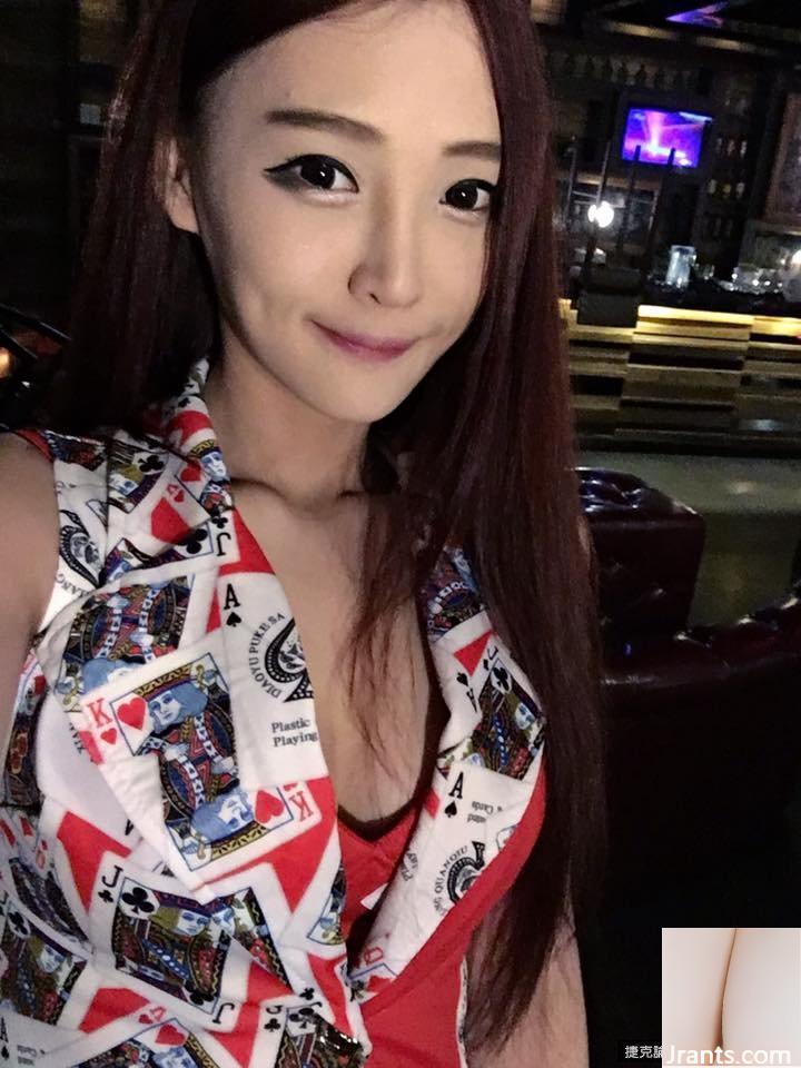 Cô gái gợi cảm với cúp D và đôi mắt điện ~Sanny Wang ~ chụp ảnh tự sướng trong hộp đêm mặc áo khoác và bạn có thể nhìn thấy một con mương sâu ở giữa (26P) - Ảnh 22