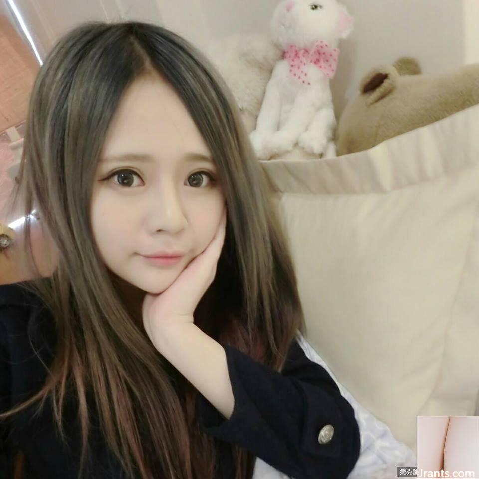 Cô gái Xử Nữ gợi cảm với bộ ngực F ~ Xie Baoer (Xie Renxin) ~ mặc NuBra màu hồng ở nhà (30P)