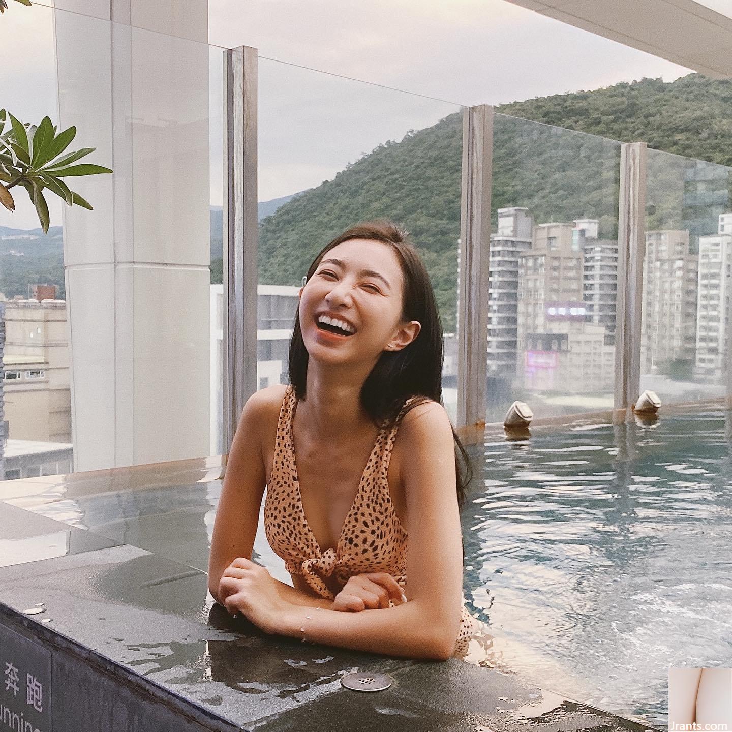 Cặp đùi trắng nõn nõn nà “KIVI Li Yun” có khuôn mặt xinh đẹp như thiên thần, táo bạo chụp ảnh nơi hoang dã (13P) - Ảnh 10