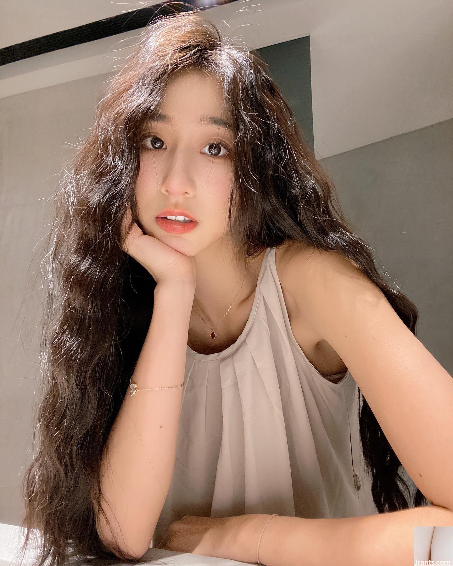 Cặp đùi trắng nõn nõn nà “KIVI Li Yun” có khuôn mặt xinh đẹp như thiên thần, táo bạo chụp ảnh nơi hoang dã (13P) - Ảnh 7