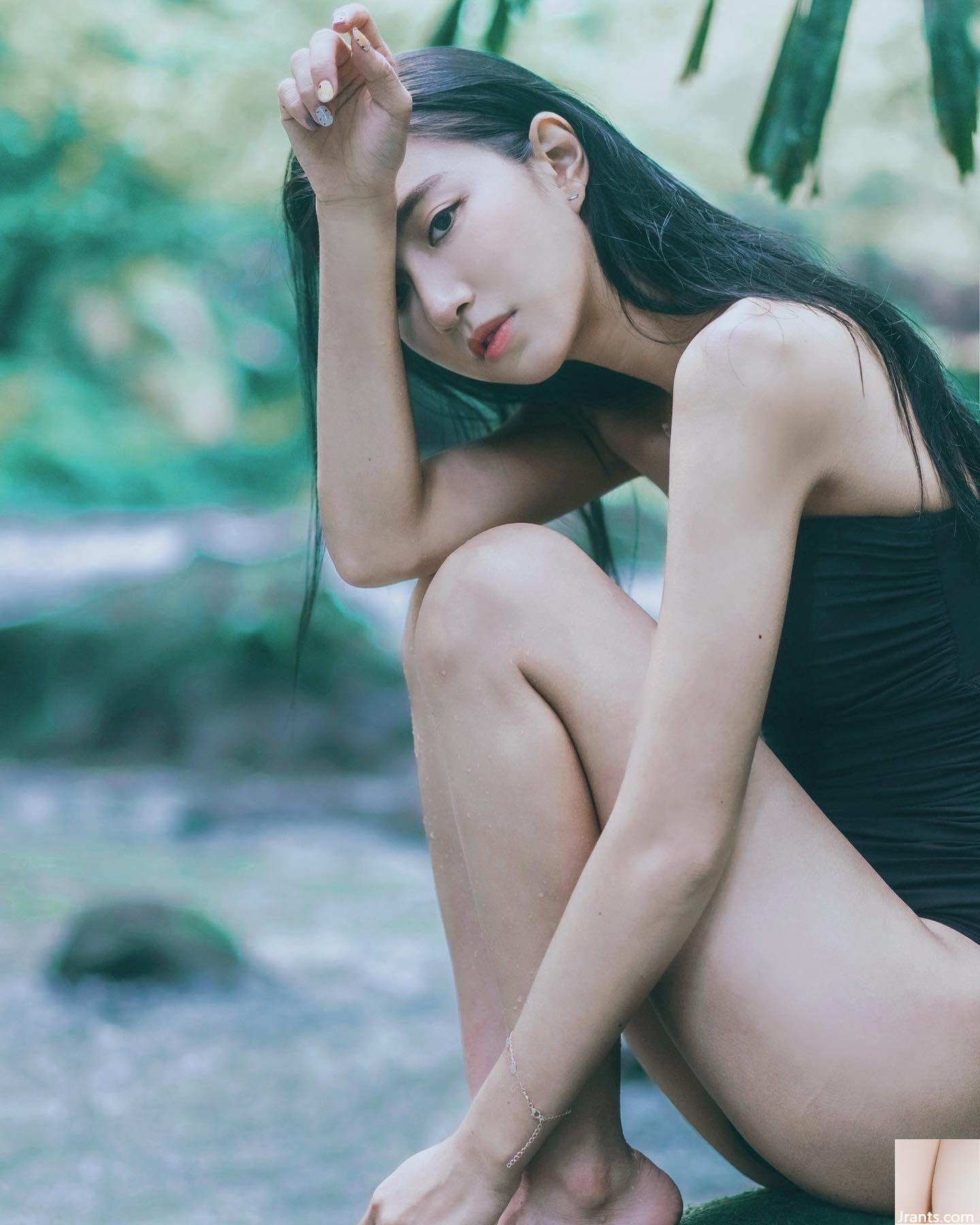 Cặp đùi trắng nõn nõn nà “KIVI Li Yun” có khuôn mặt xinh đẹp như thiên thần, táo bạo chụp ảnh nơi hoang dã (13P) - Ảnh 9