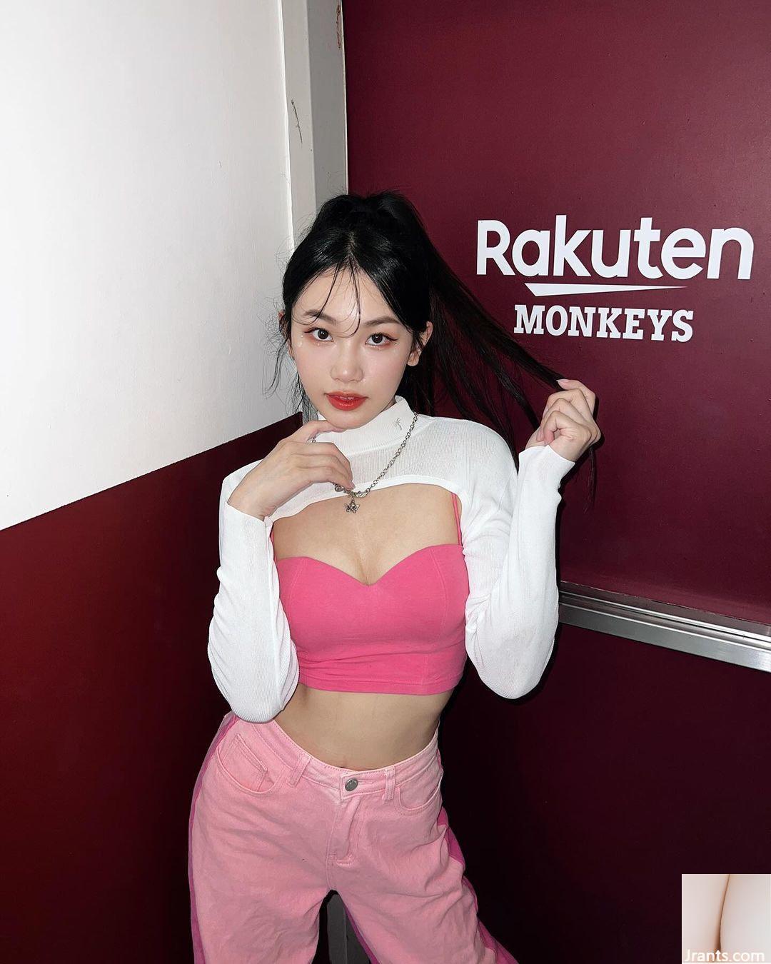 “Nikki Li Li Yun” khoe đôi chân trắng nõn, dịu dàng và thon gọn, giải phóng vóc dáng nóng bỏng và đẹp (10P) - Ảnh 4