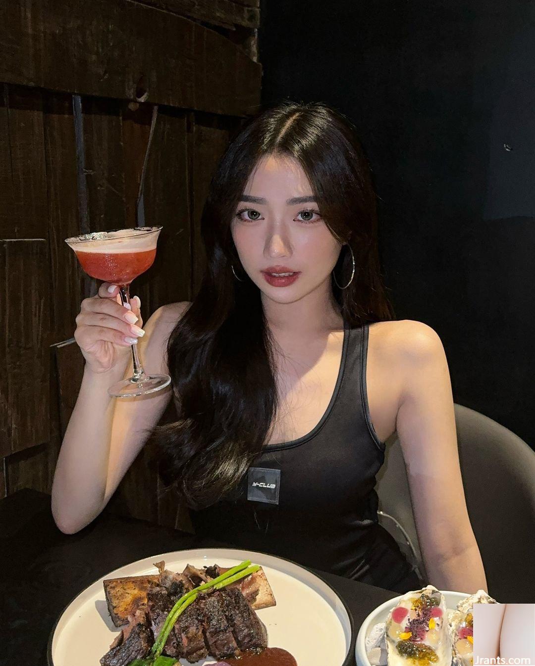 Đường cong vòng eo thon gọn của hot girl “Vivian” khiến fan chảy nước miếng ngay từ cái nhìn đầu tiên (10P) - Ảnh 2