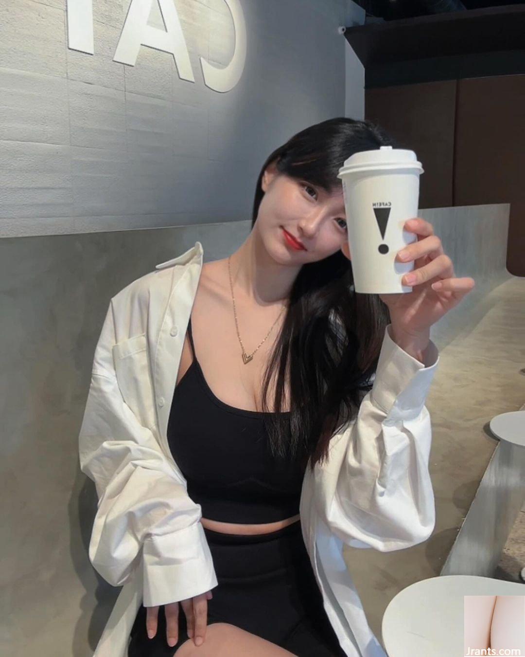 Mỹ nhân mắt to “Xu Yahan” sở hữu gương mặt thần thánh và thân hình bụ bẫm khiến dân tình phát cuồng (10P) - Ảnh 4