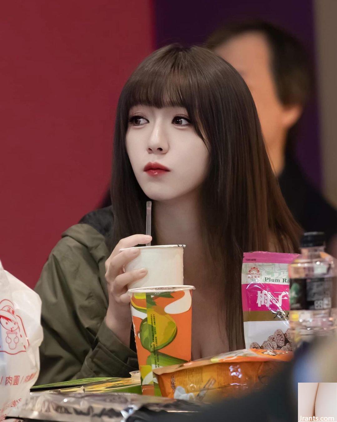 “A Little Egg Yolk” khoe vóc dáng nóng bỏng, gợi cảm với đường rãnh sâu khiến ai xem xong cũng say sưa (9P) - Ảnh 5