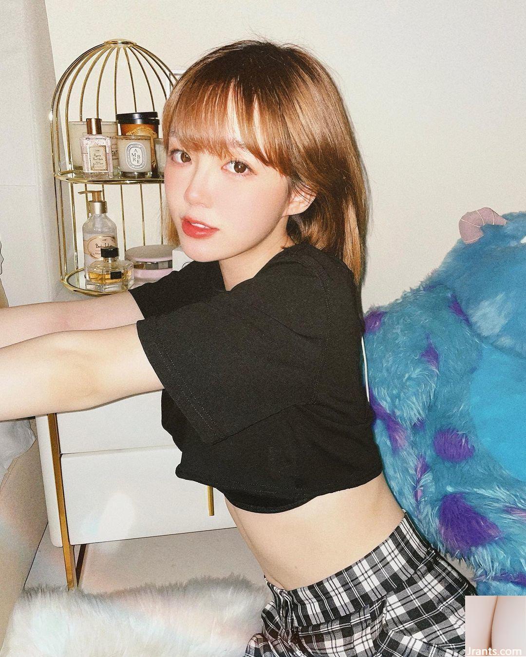 Cô nàng xinh đẹp “Ninizi” xinh đẹp tự nhiên, ẩn giấu bộ ngực trắng nõn và mềm mại siêu cường (10P) - Ảnh 9