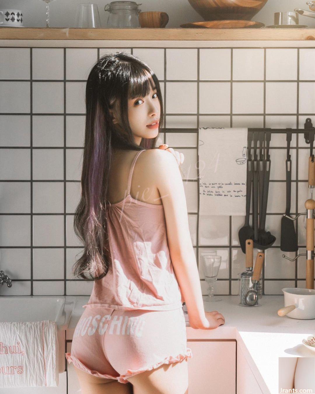 Cô gái ngọt ngào “Full Sugar Bear” có đôi mắt quyến rũ đầy điện và nụ cười ngọt ngào khiến người ta mê mẩn (10P)