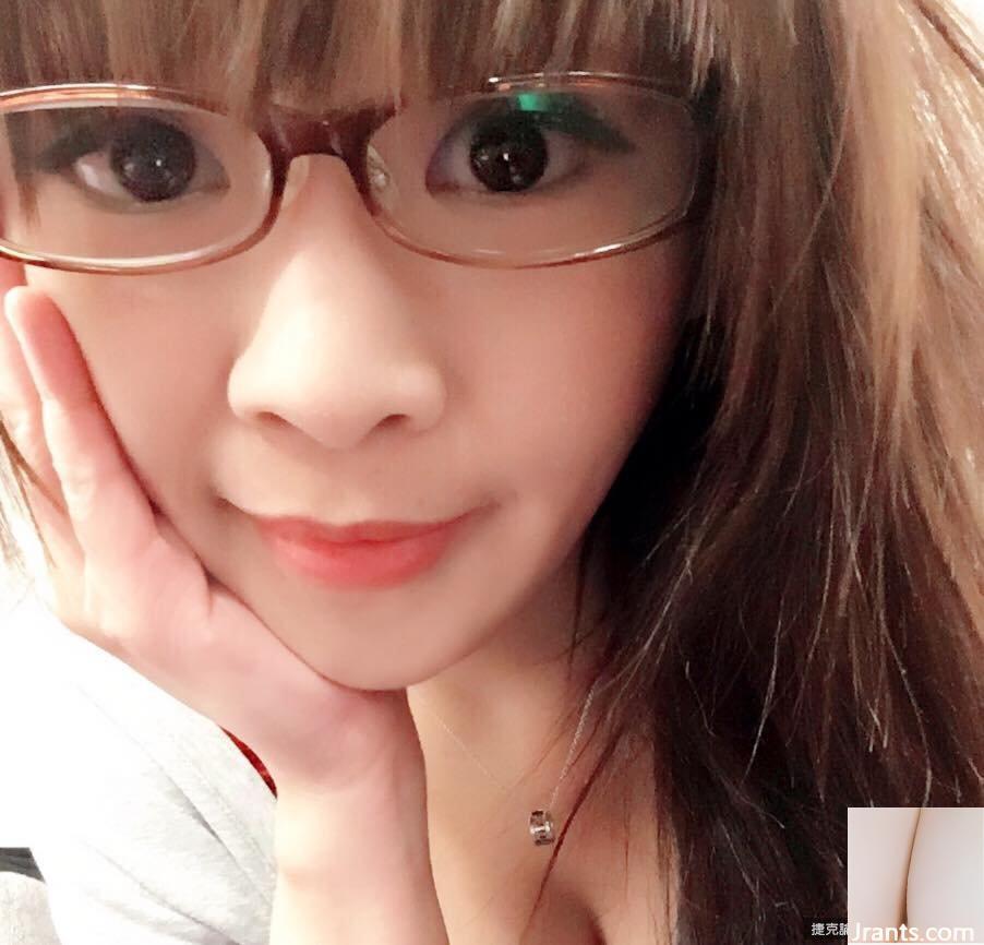 Tư vấn tài chính Cô gái xinh đẹp 32D~Xiangmi (Cheng Xiangting)~Bikini gợi cảm Show Sparks Hot Career Line (29P) - Ảnh 10