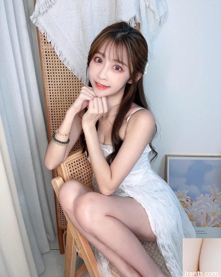 Đôi chân xinh đẹp của cô gái xinh đẹp “elsa” đang quyến rũ trong buổi phát sóng trực tiếp. Hình ảnh quá ác (10P) - Ảnh 5